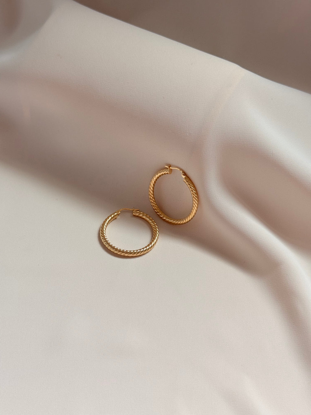 Twisted huggies Earrings 14K