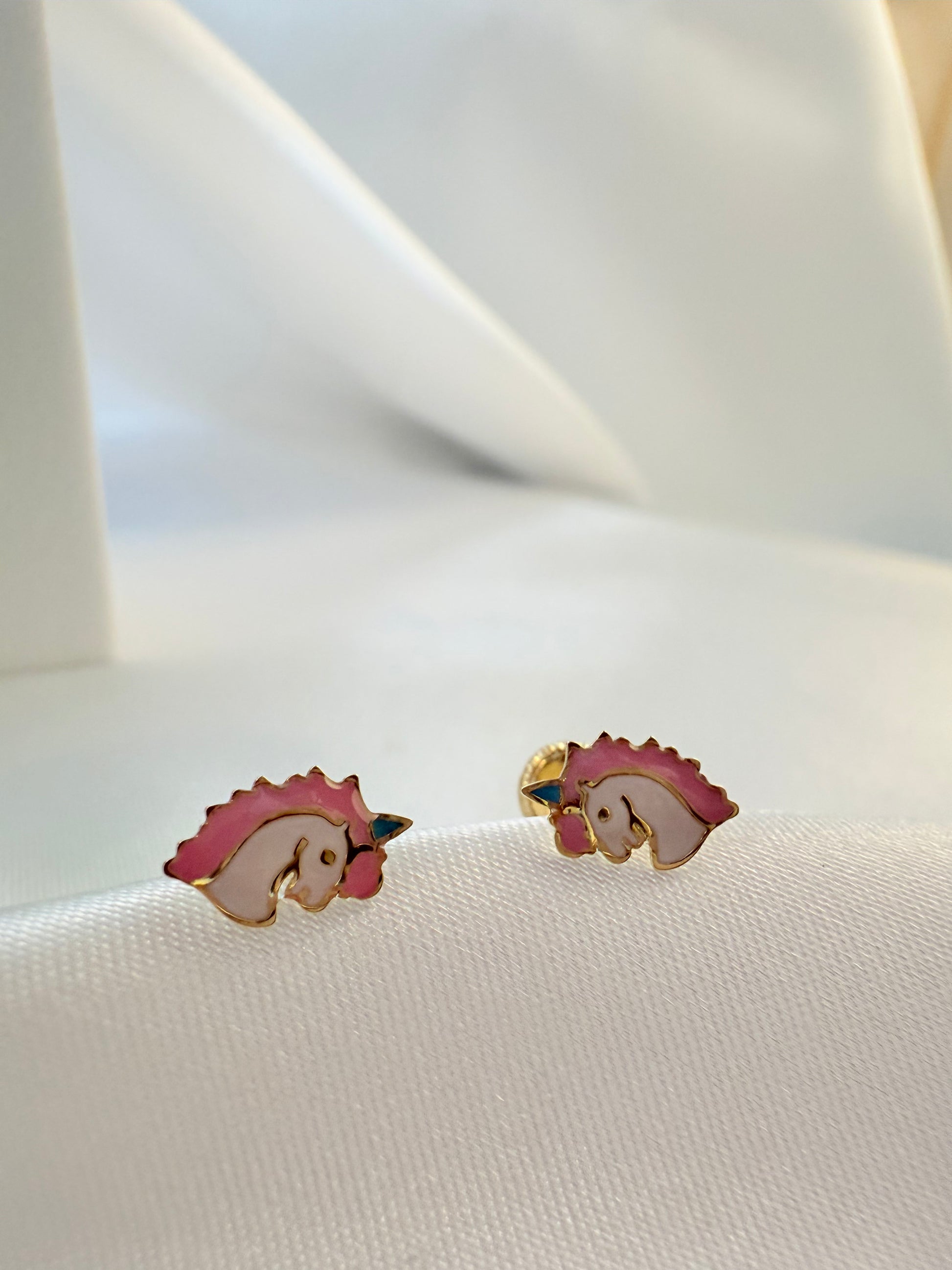 Unicorn Stud 14K