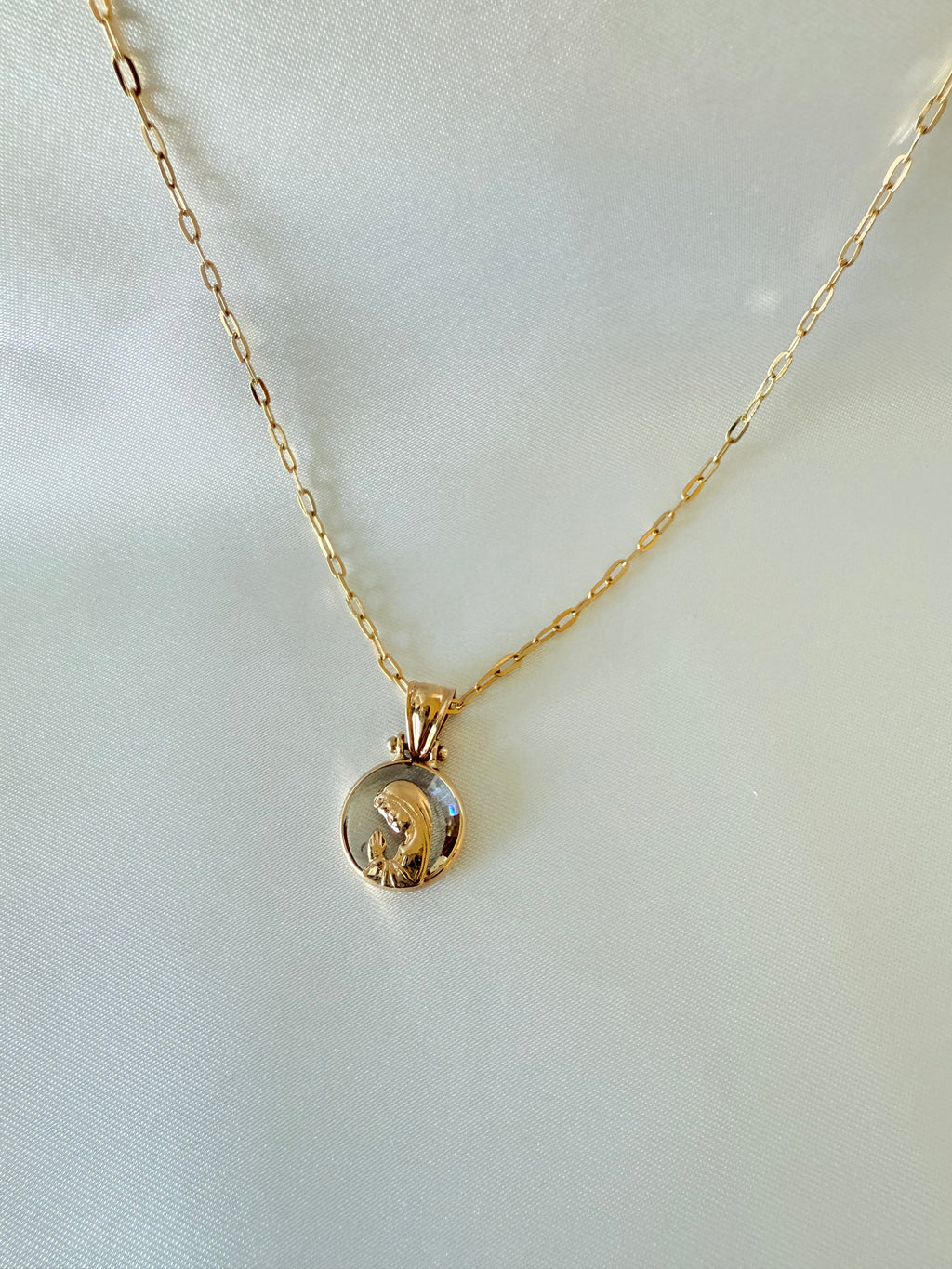 Elegant Virgin Necklace 40cm 18k