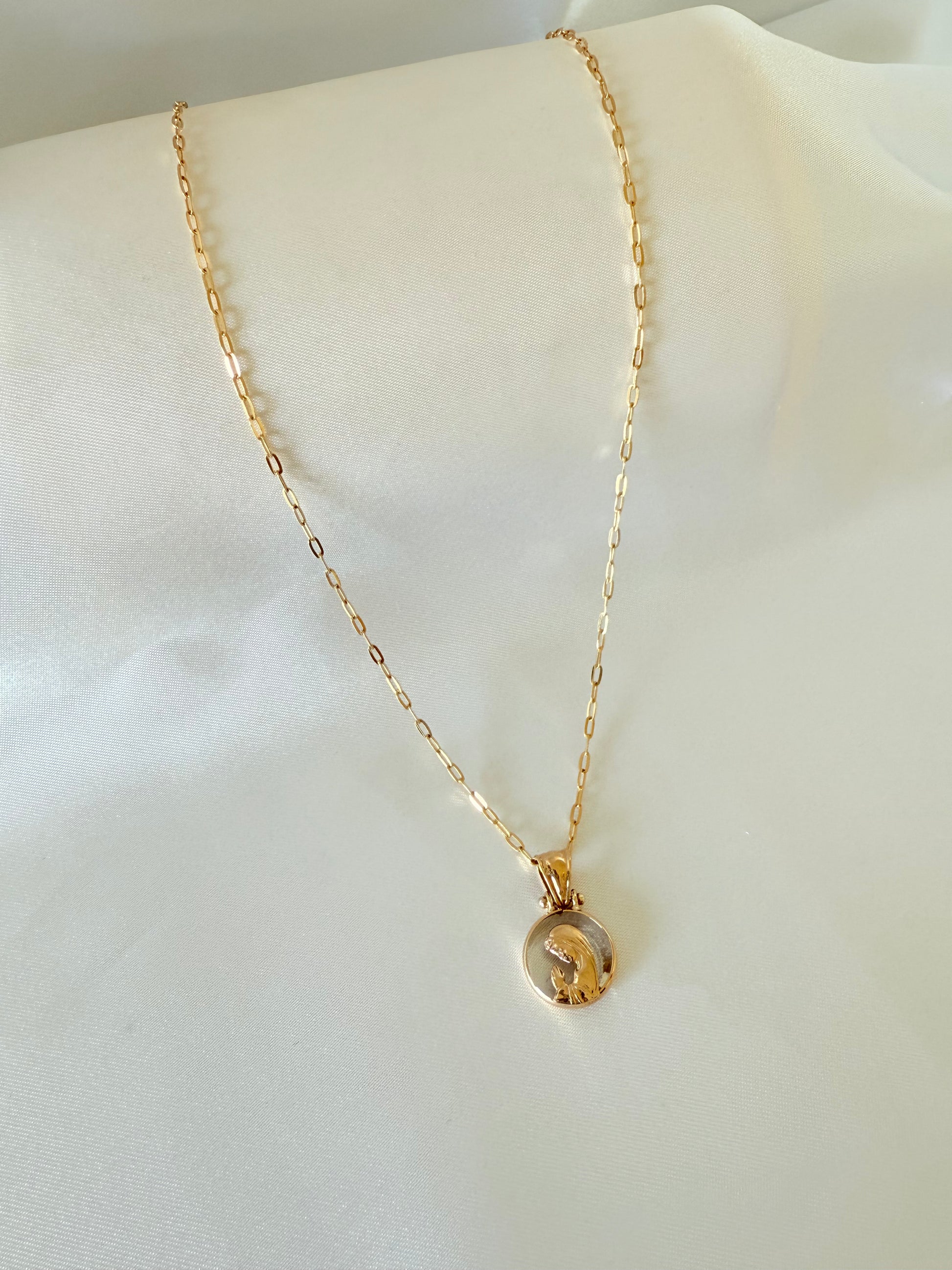 Elegant Virgin Necklace 40cm 18k