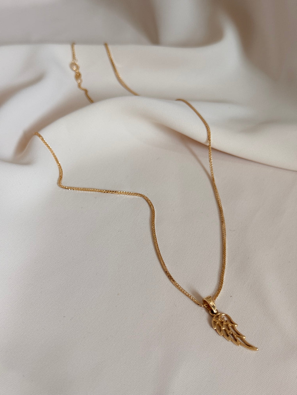 Wing Charm Necklace 44cm 18K