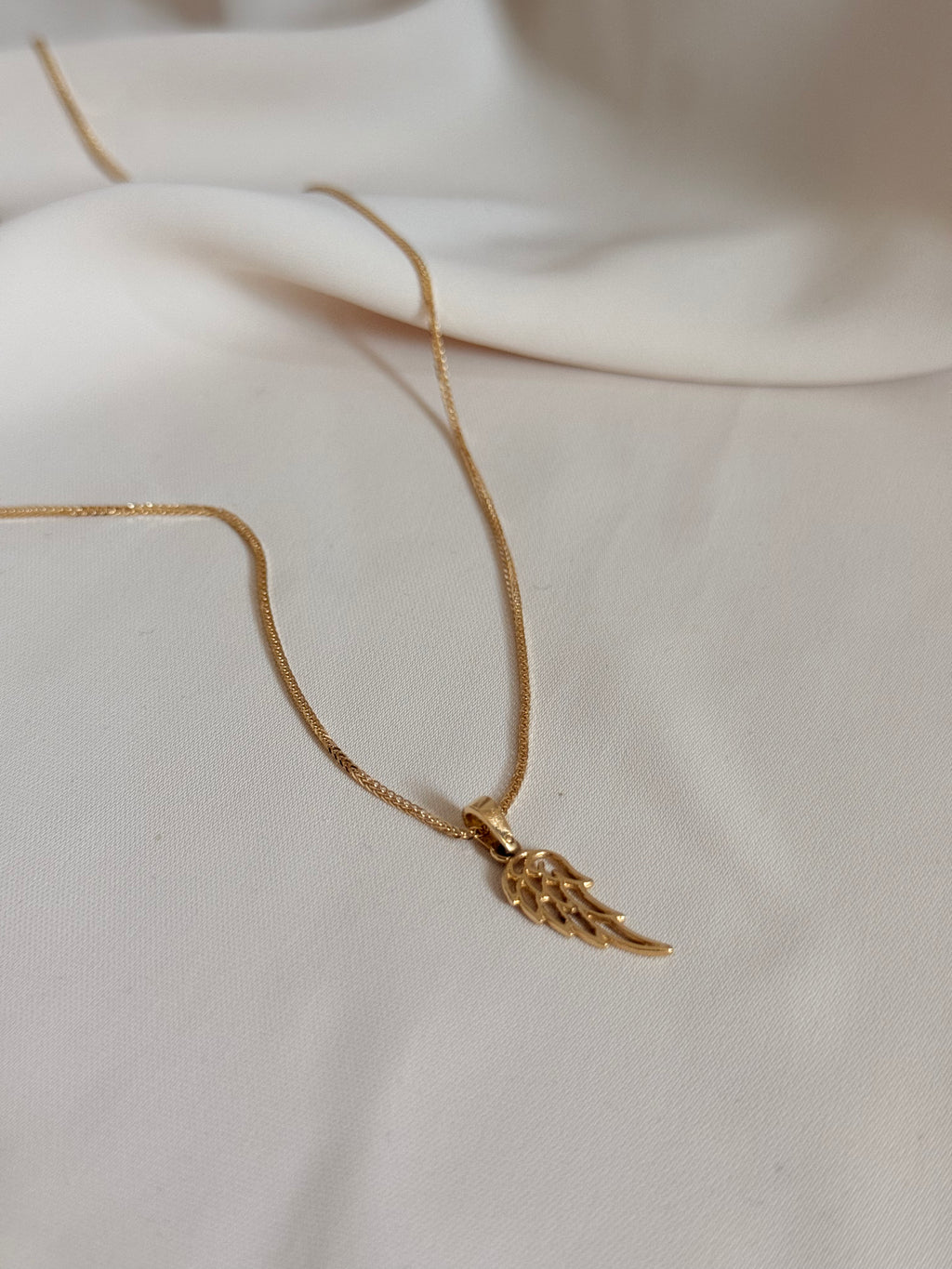 Wing Charm Necklace 44cm 18K