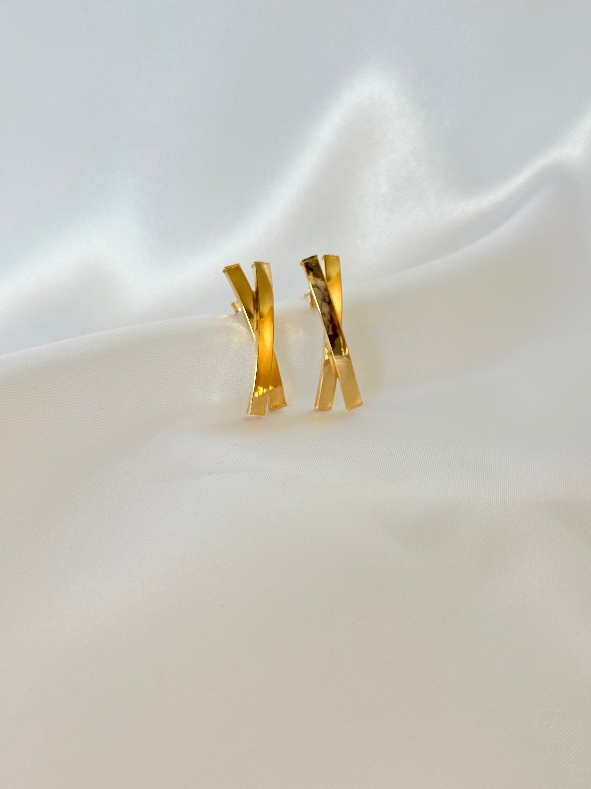 Modern Style Earings 14K