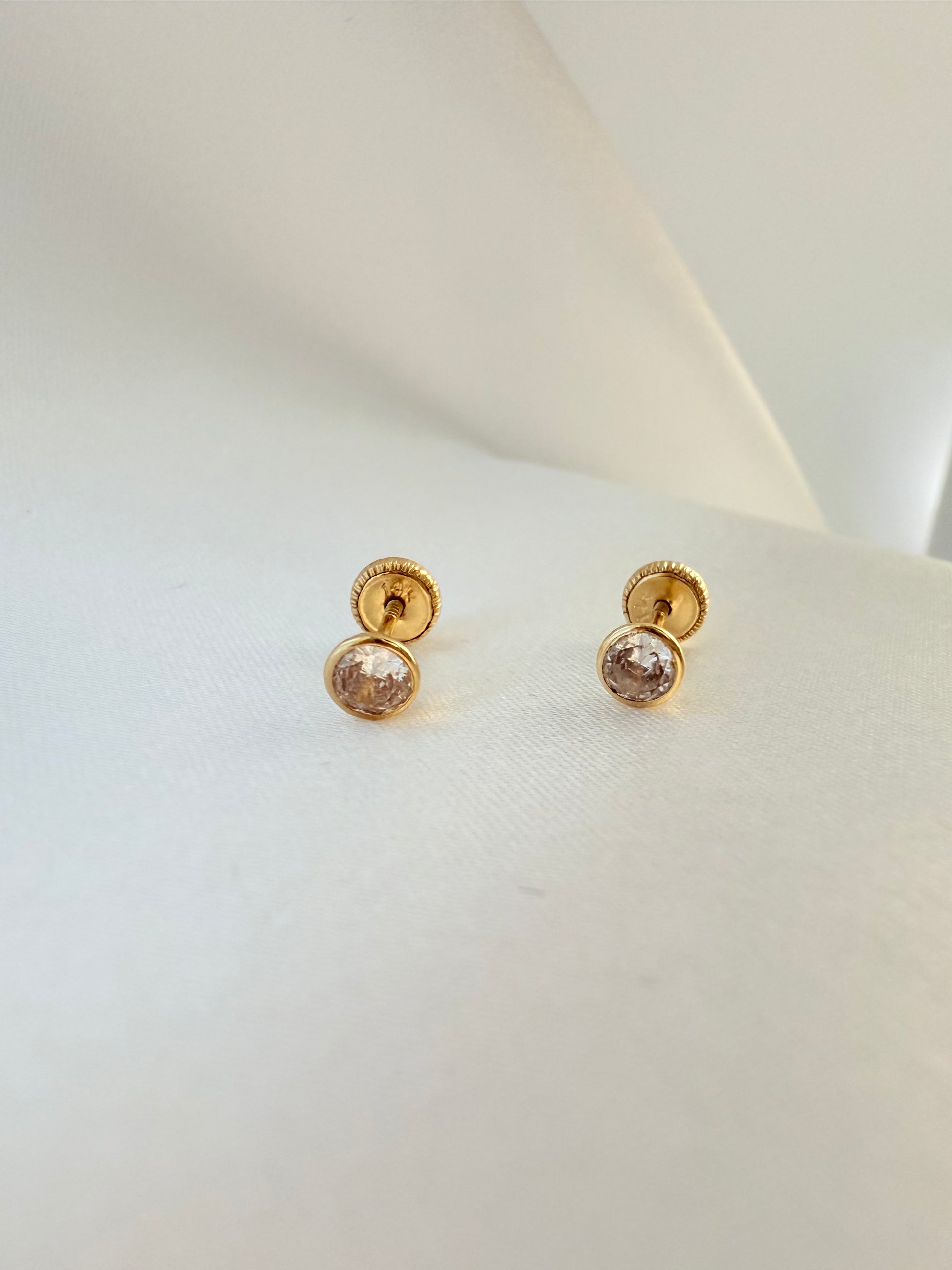 Zircon Stud 18K
