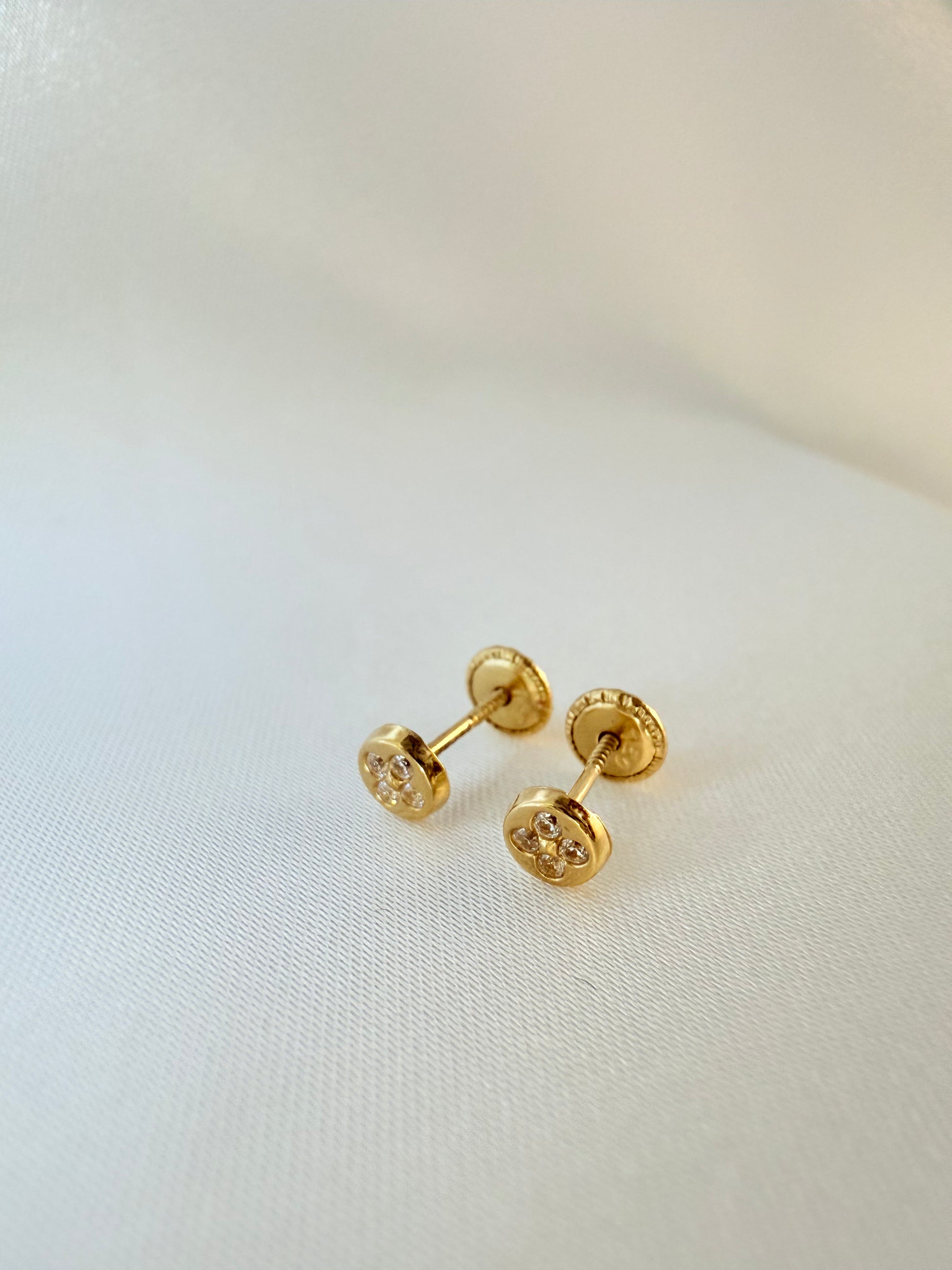 Elegant style mini Stud 18K