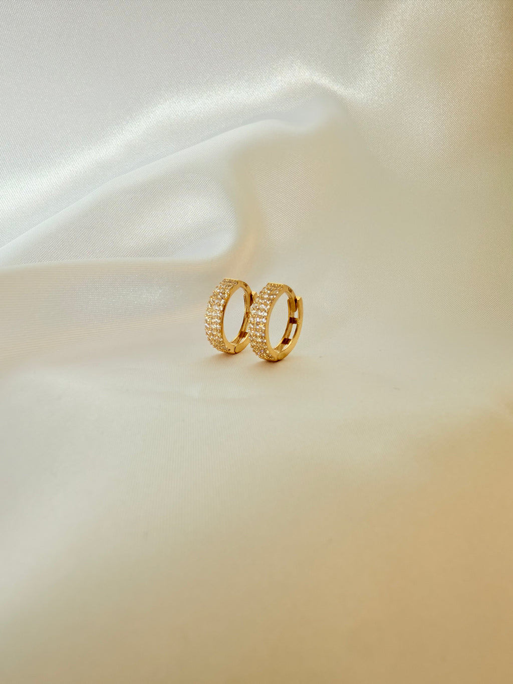 Fancy Style Huggies 14K