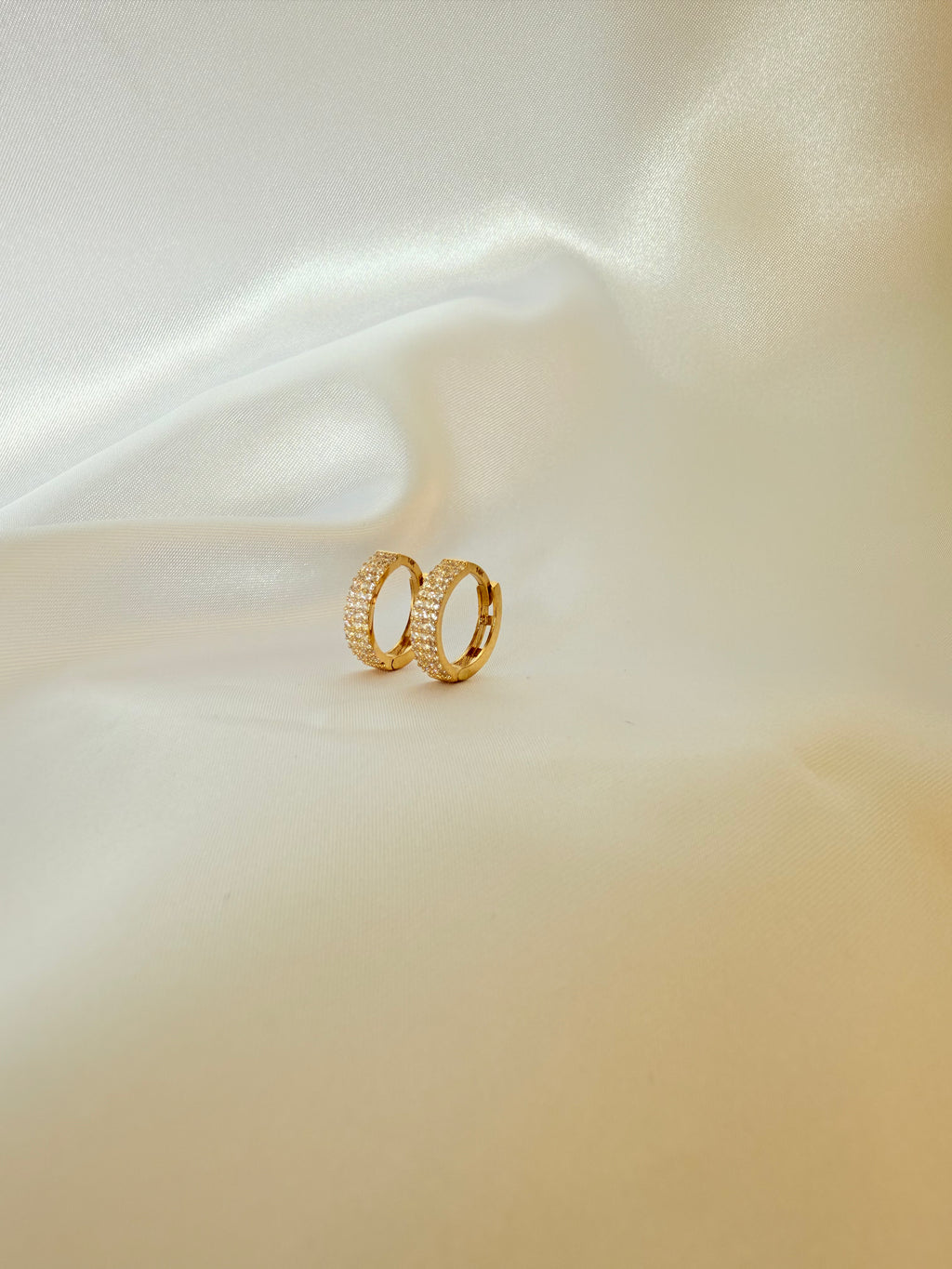 Fancy Style Huggies 14K