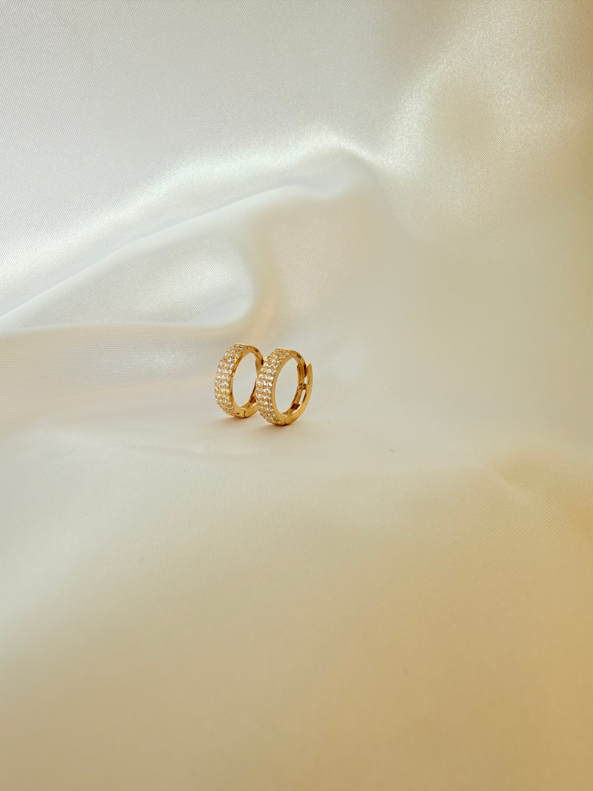 Fancy Style Huggies 14K