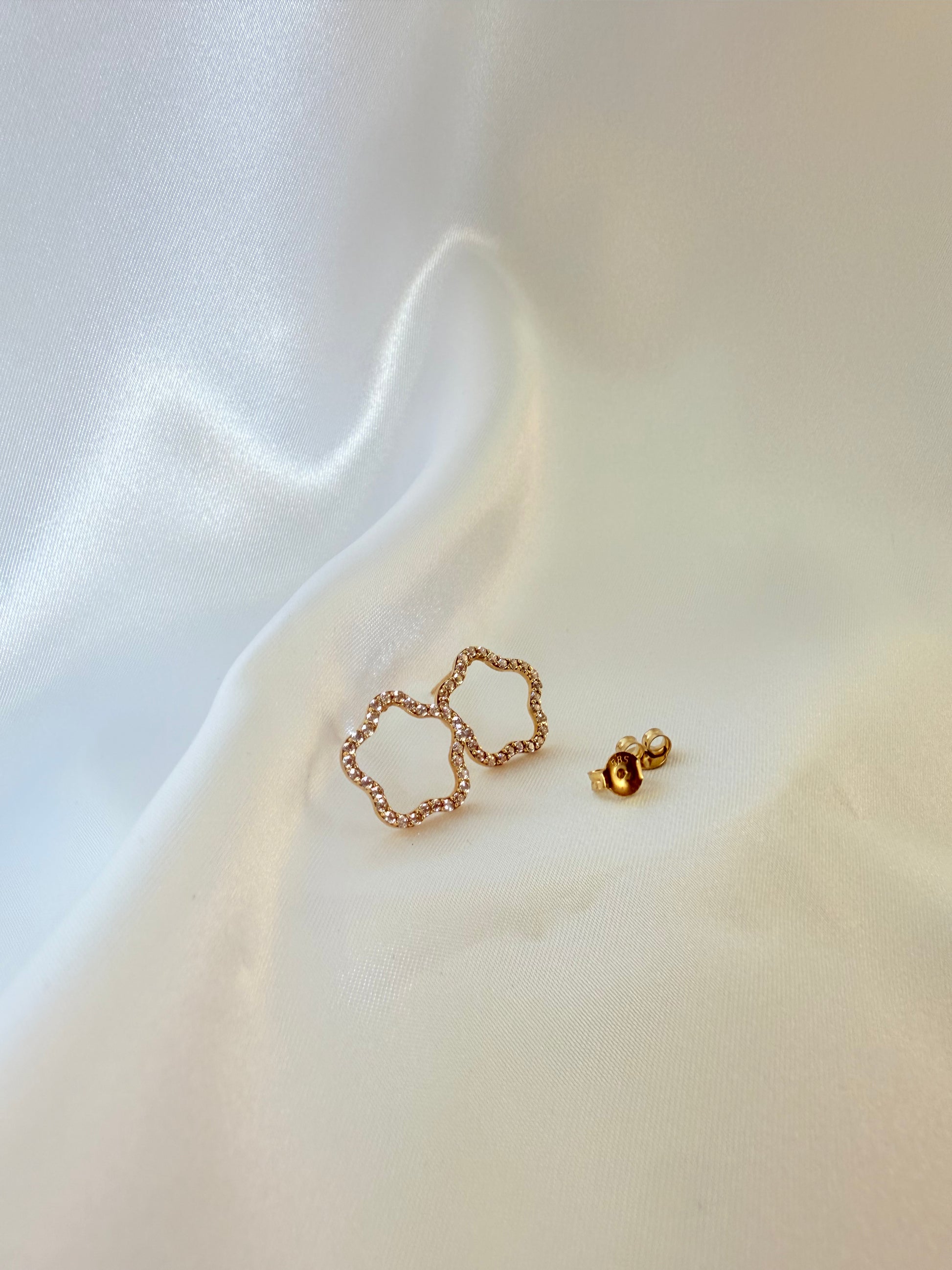 Elegant Flower Zirconia Earings 14K