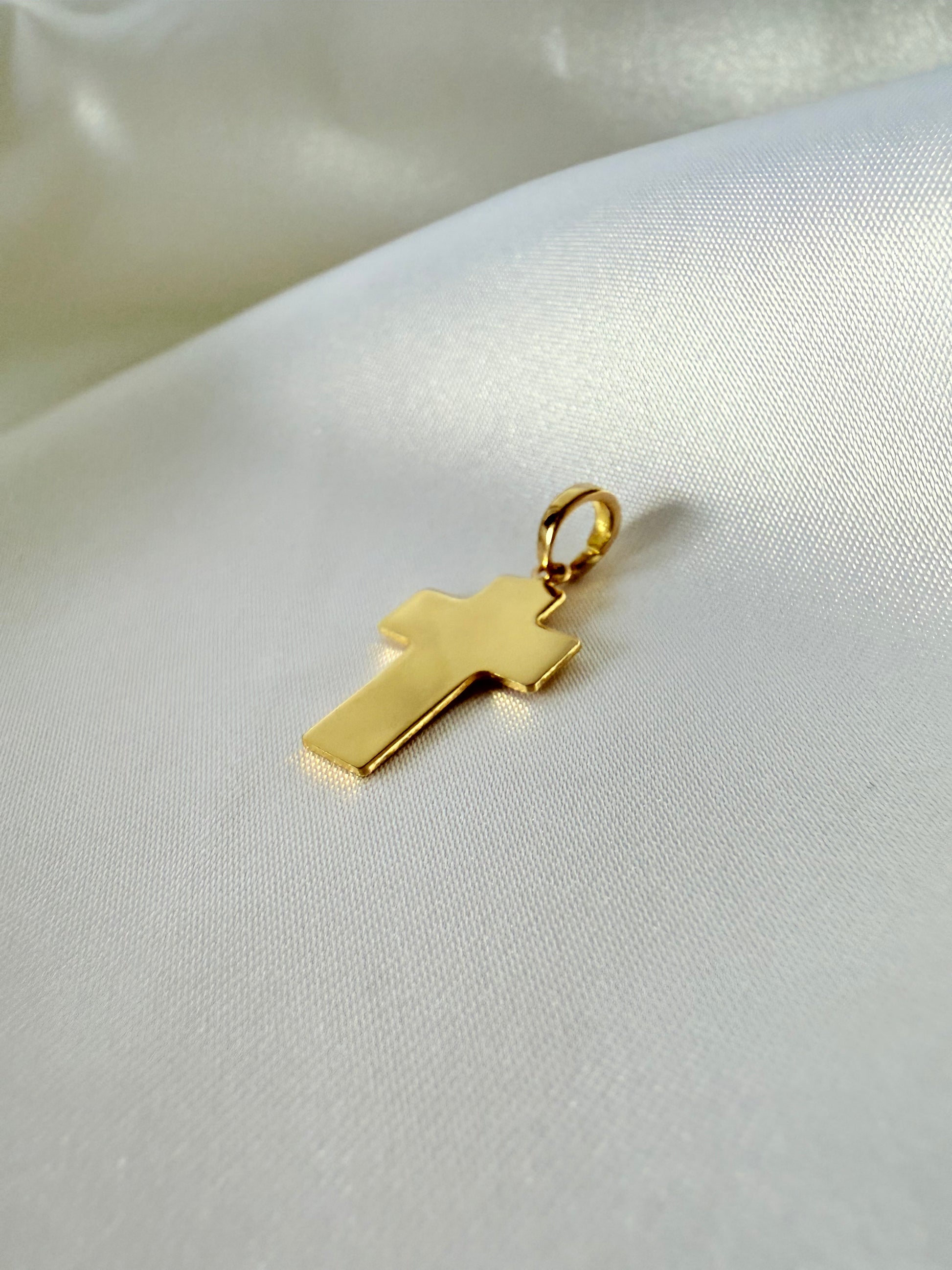 Flat Cross 2.5mm 18K