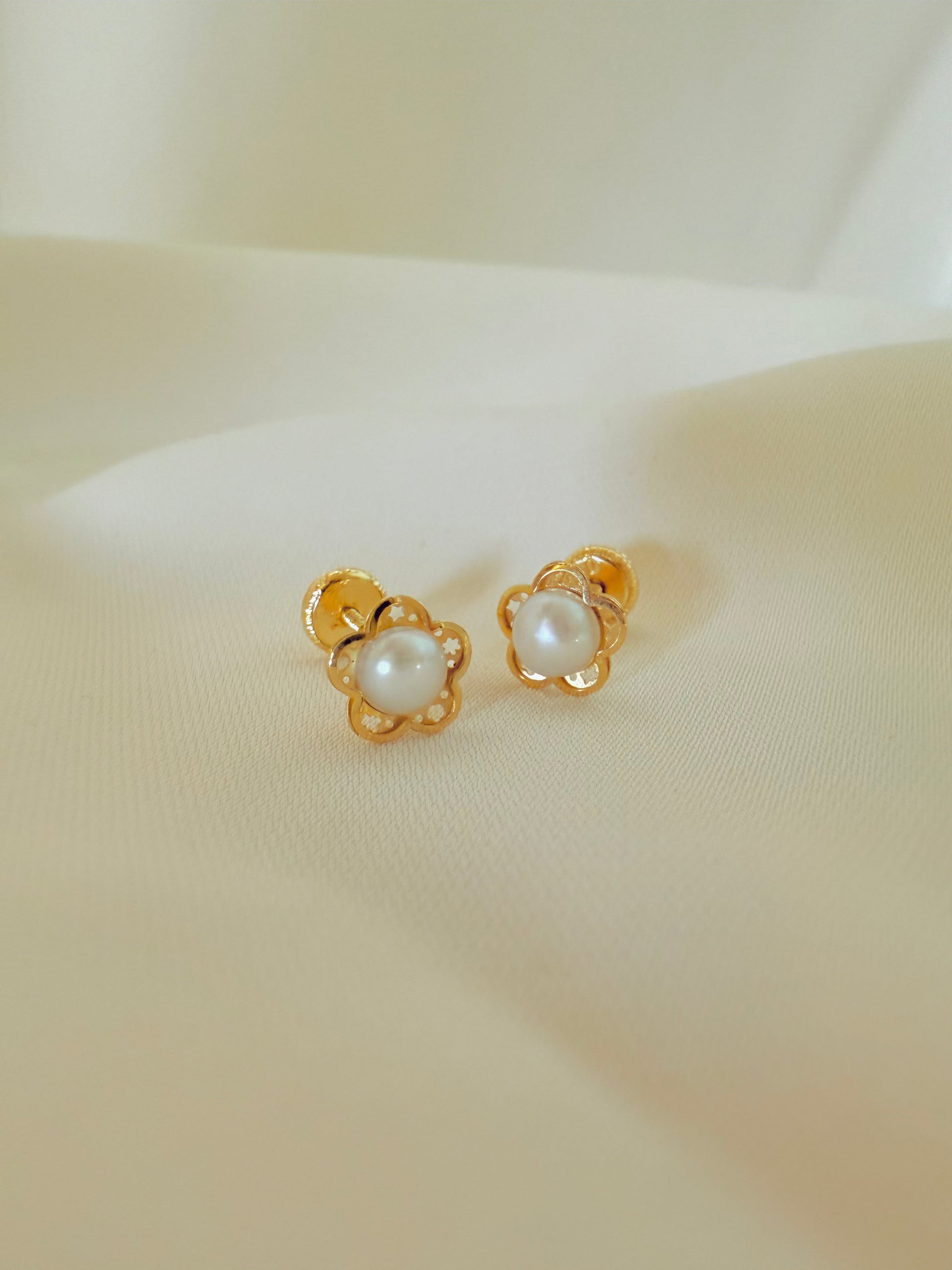 Flower and Pearl 18K