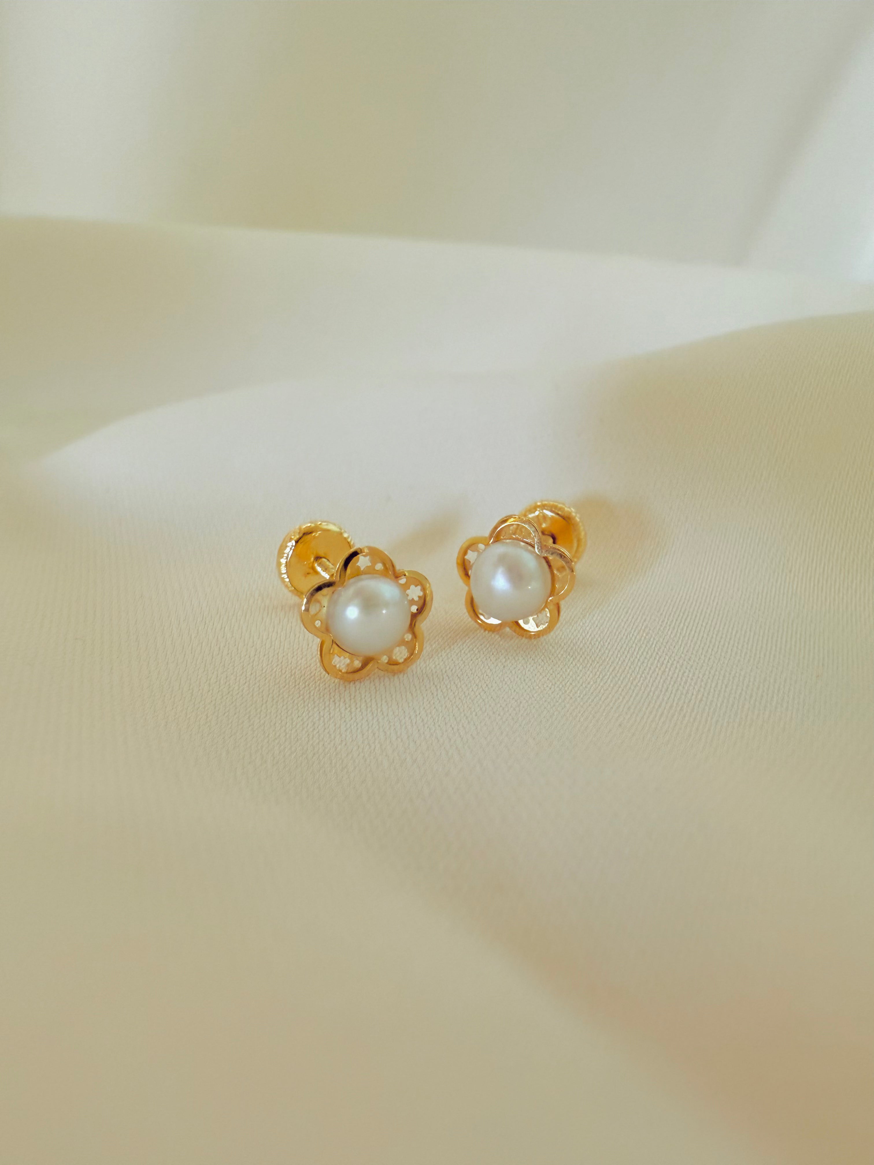 Flower and Pearl 18K