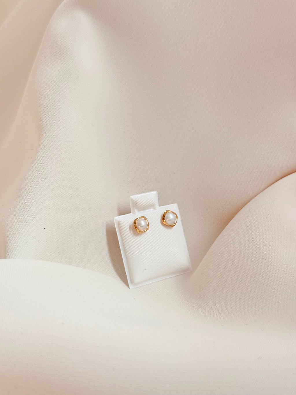 Pearl estud Earrings 14K